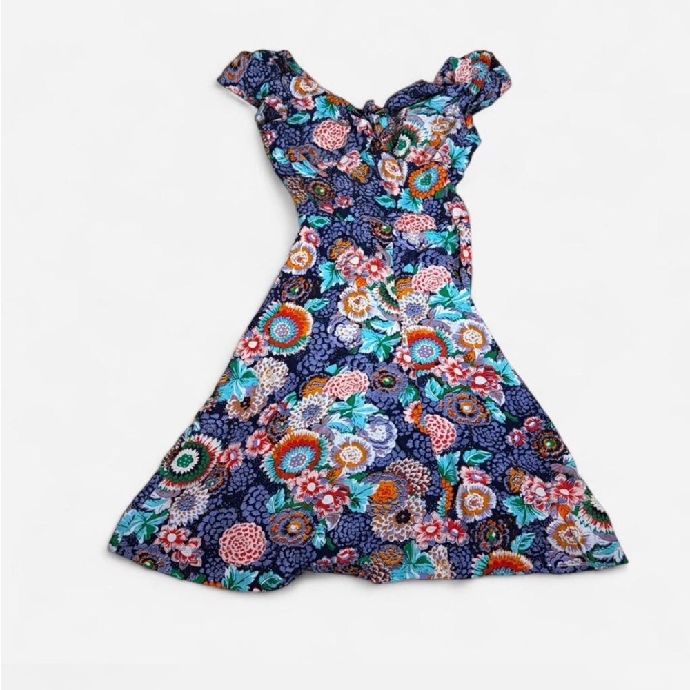Vintage blue floral dress with ruching on the shoulders, featuring a boho, retro
